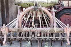 Dit_2_ Stokland Sämaschine, alt, noch in Gebrauch